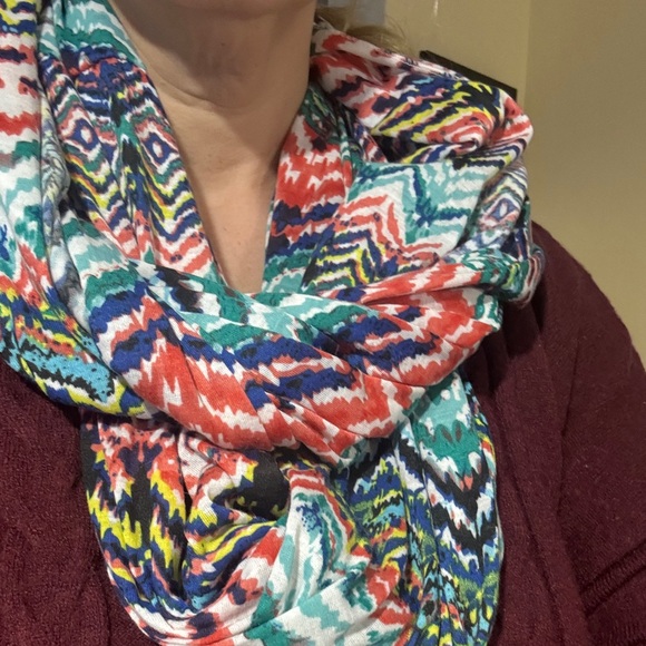 Multicolor Chevron Pattern Infinity Loop Scarf - Picture 4 of 4